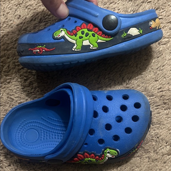 💙3 for $20! Toddler boy size 8 clog shoes Blue Dinosaur Kids Clogs size 8-8.5 - Picture 1 of 4